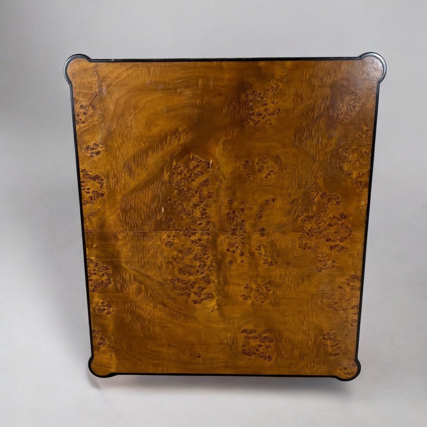 Tavolino tavolo antico da salotto basso In stile Art Deco piu ripiani Radica Categoria  Comodini