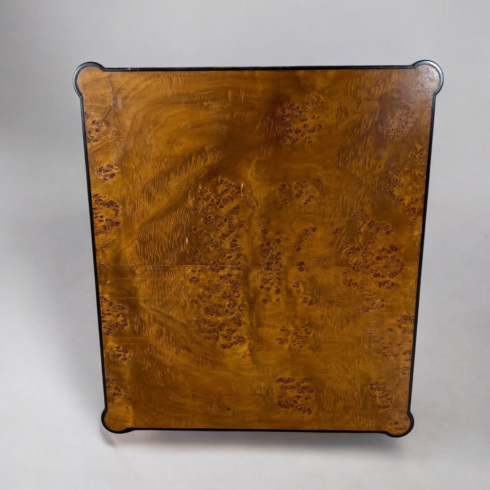 Tavolino tavolo antico da salotto basso In stile Art Deco piu ripiani Radica Categoria  Comodini