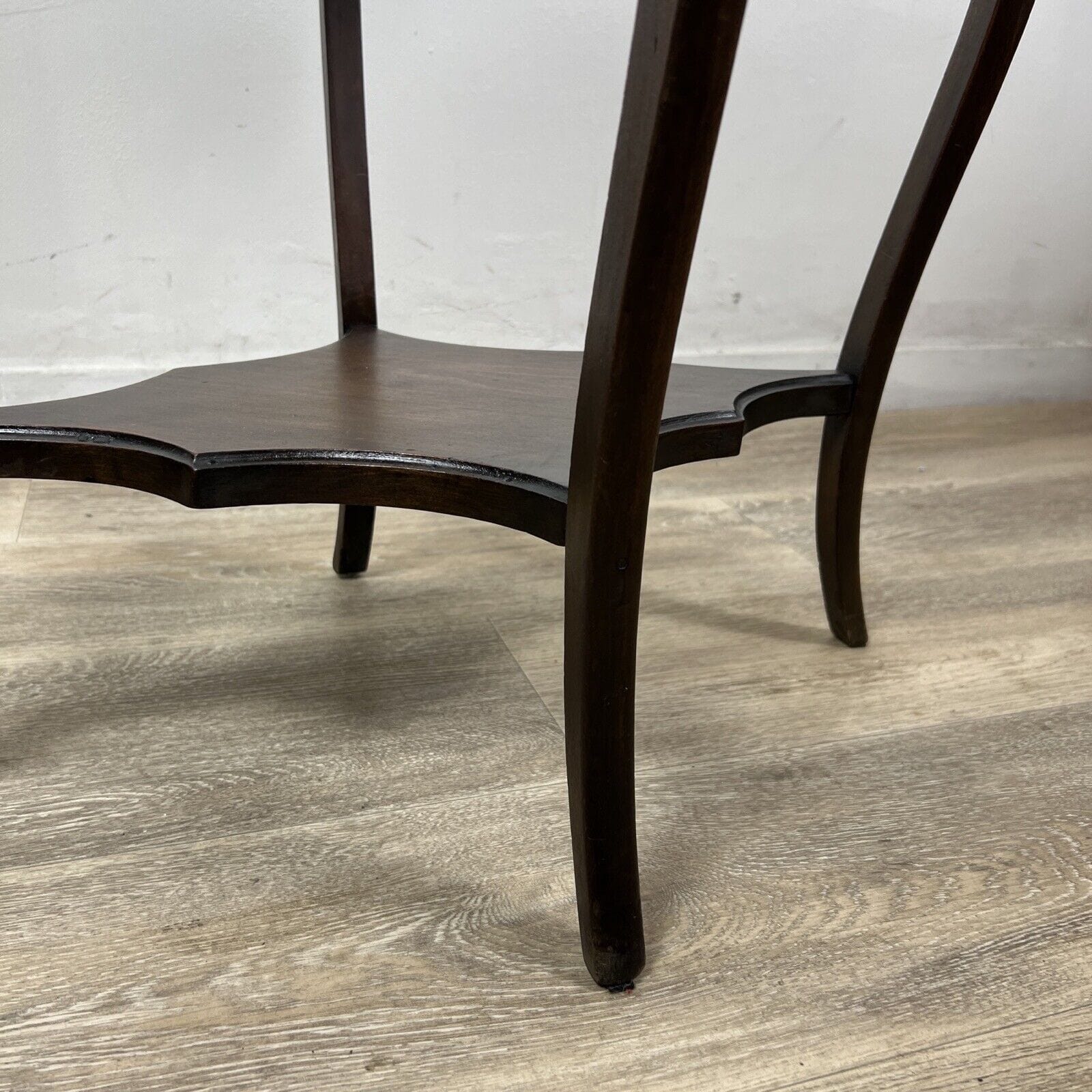 Tavolino tavolo antico da salotto soggiorno in legno due ripiani inglese '900 Categoria  Tavoli - tavolinetti