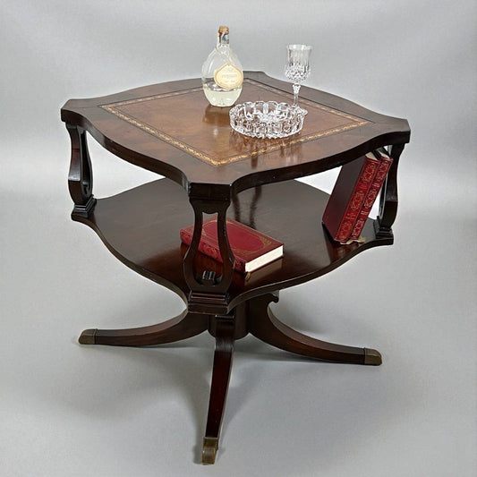 Tavolino tavolo basso antico da salotto con piano in pelle stile Regency vintage Categoria  Tavoli - tavolinetti