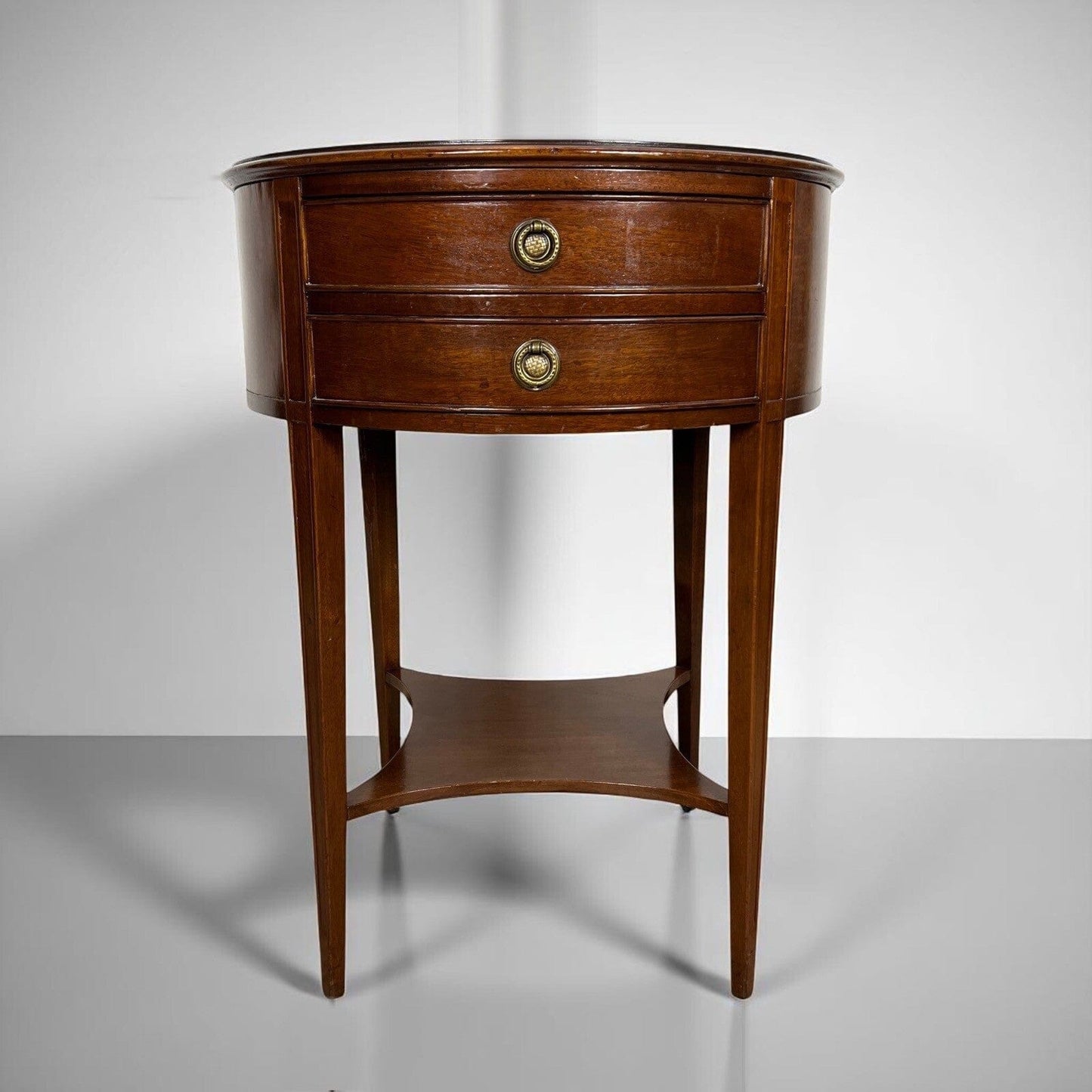 Tavolino Tavolo Rotondo stile Antico Comodino in legno piano pelle vintage Categoria Tavoli - tavolinetti