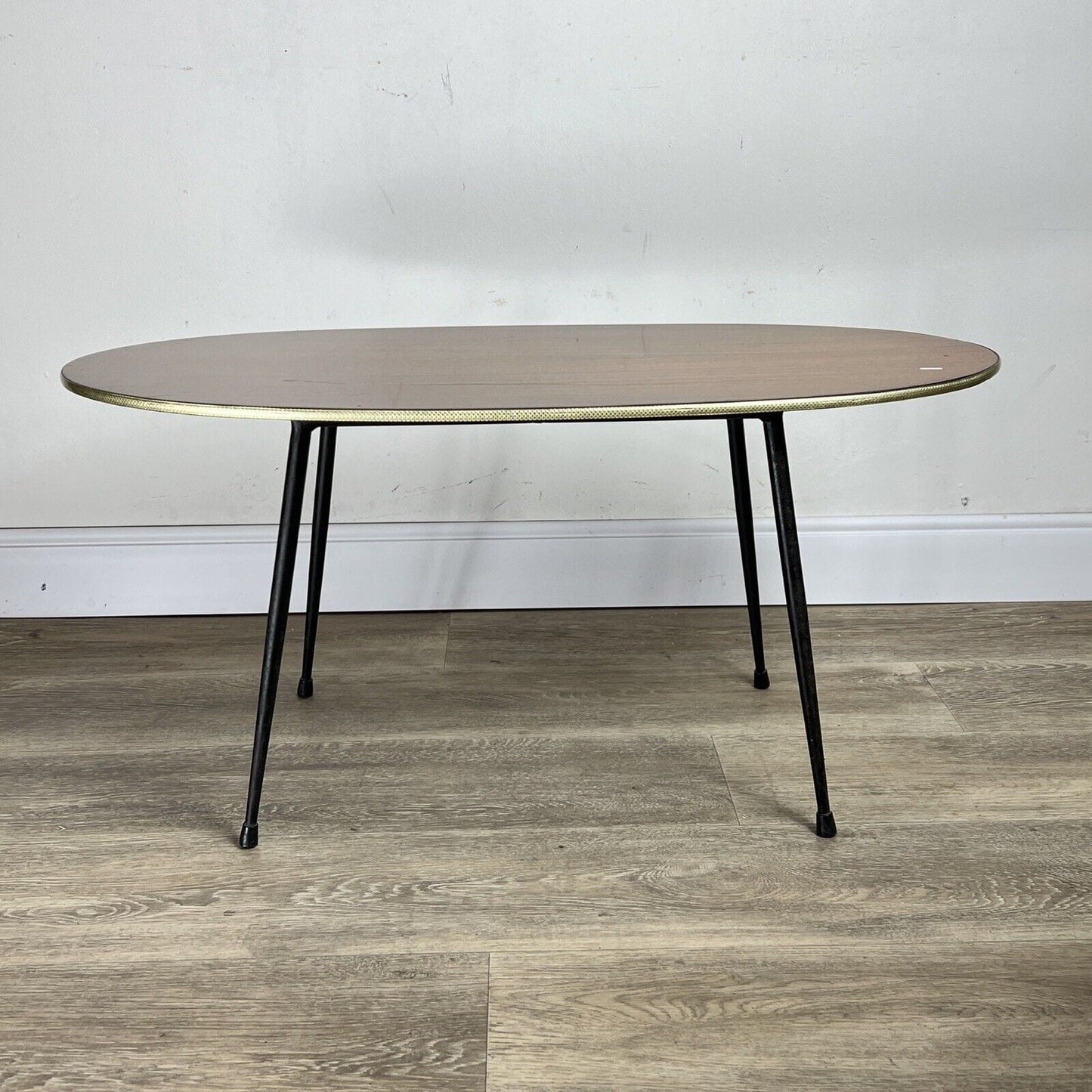 Tavolino tavolo vintage da salotto basso di modernariato anni 50 Base metallo Categoria  Tavoli - tavolinetti