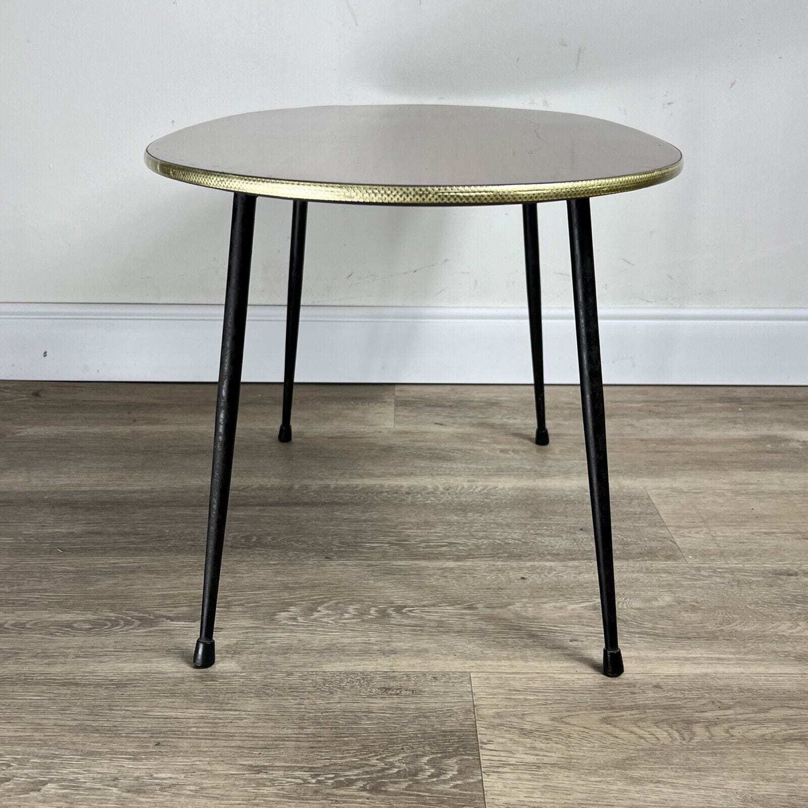 Tavolino tavolo vintage da salotto basso di modernariato anni 50 Base metallo Categoria  Tavoli - tavolinetti
