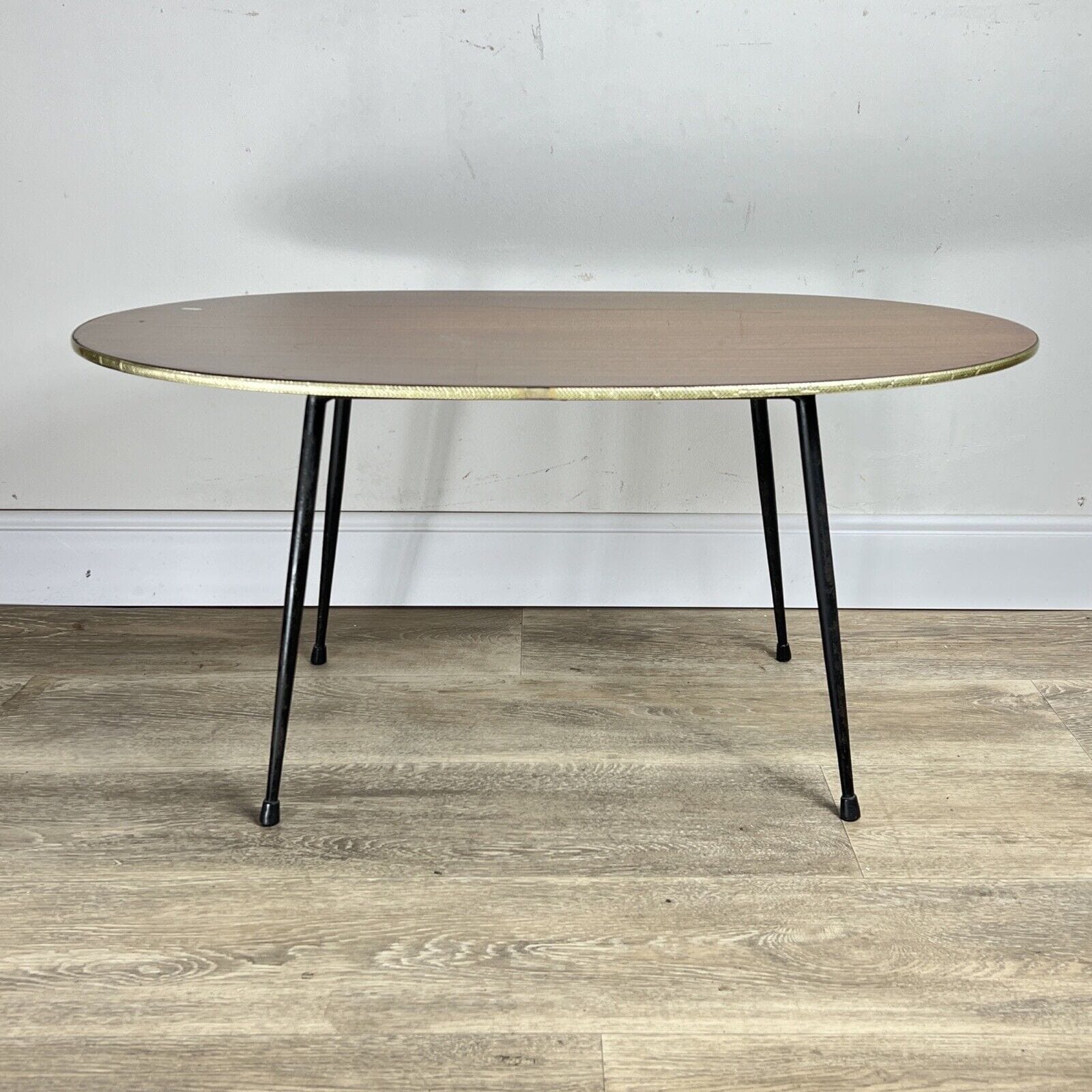 Tavolino tavolo vintage da salotto basso di modernariato anni 50 Base metallo Categoria  Tavoli - tavolinetti