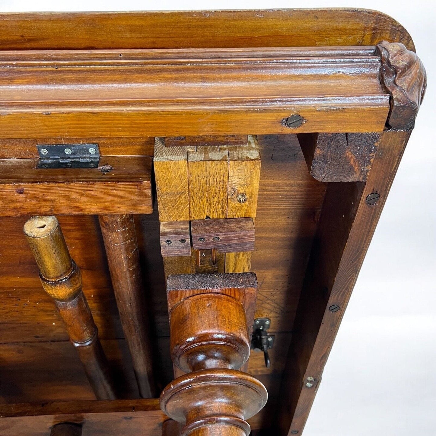 Tavolo antico allungabile in legno di noce da pranzo quadrato d'epoca 900 + Prol Categoria Tavoli - tavolinetti