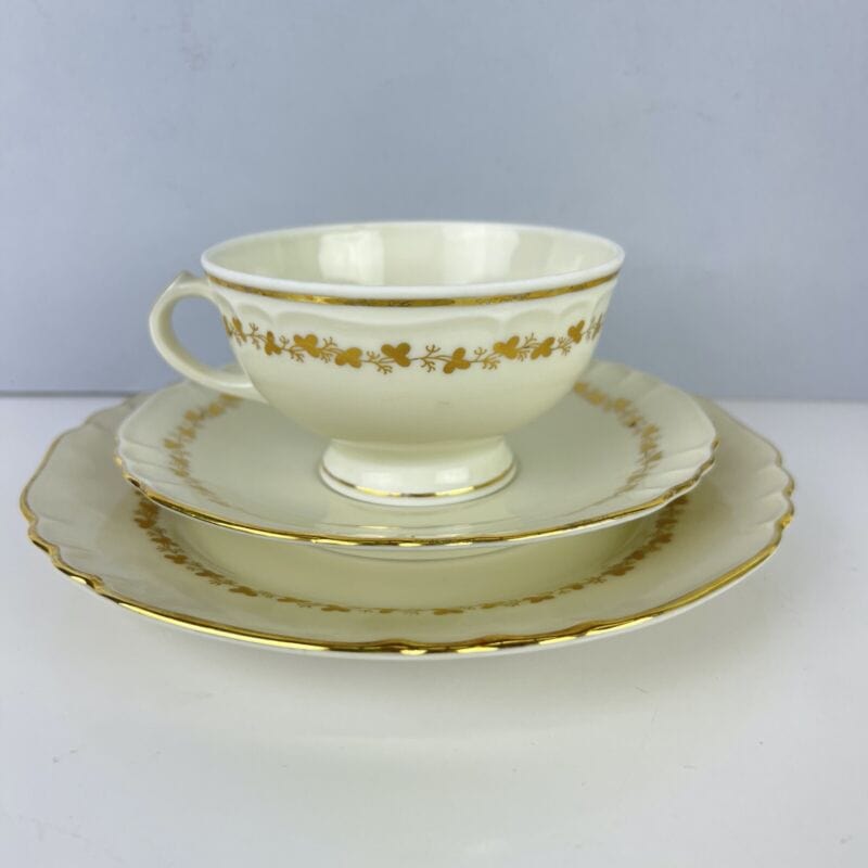 Tazza antica da the te trio in porcellana Vecchio Richard Ginori con Piattino Categoria  Servizio tazze - Tazze