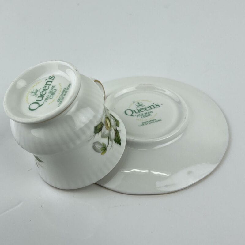 Tazza da caffè in porcellana Queen's con mese tazzina inglese DICEMBRE 900 Categoria  Servizio tazze - Tazze