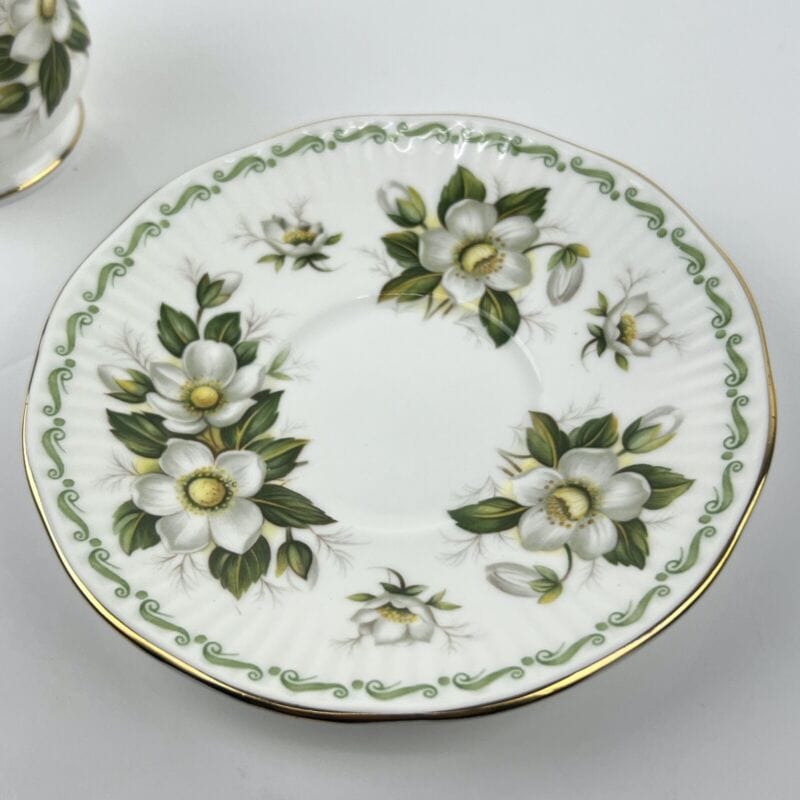 Tazza da caffè in porcellana Queen's con mese tazzina inglese DICEMBRE 900 Categoria  Servizio tazze - Tazze