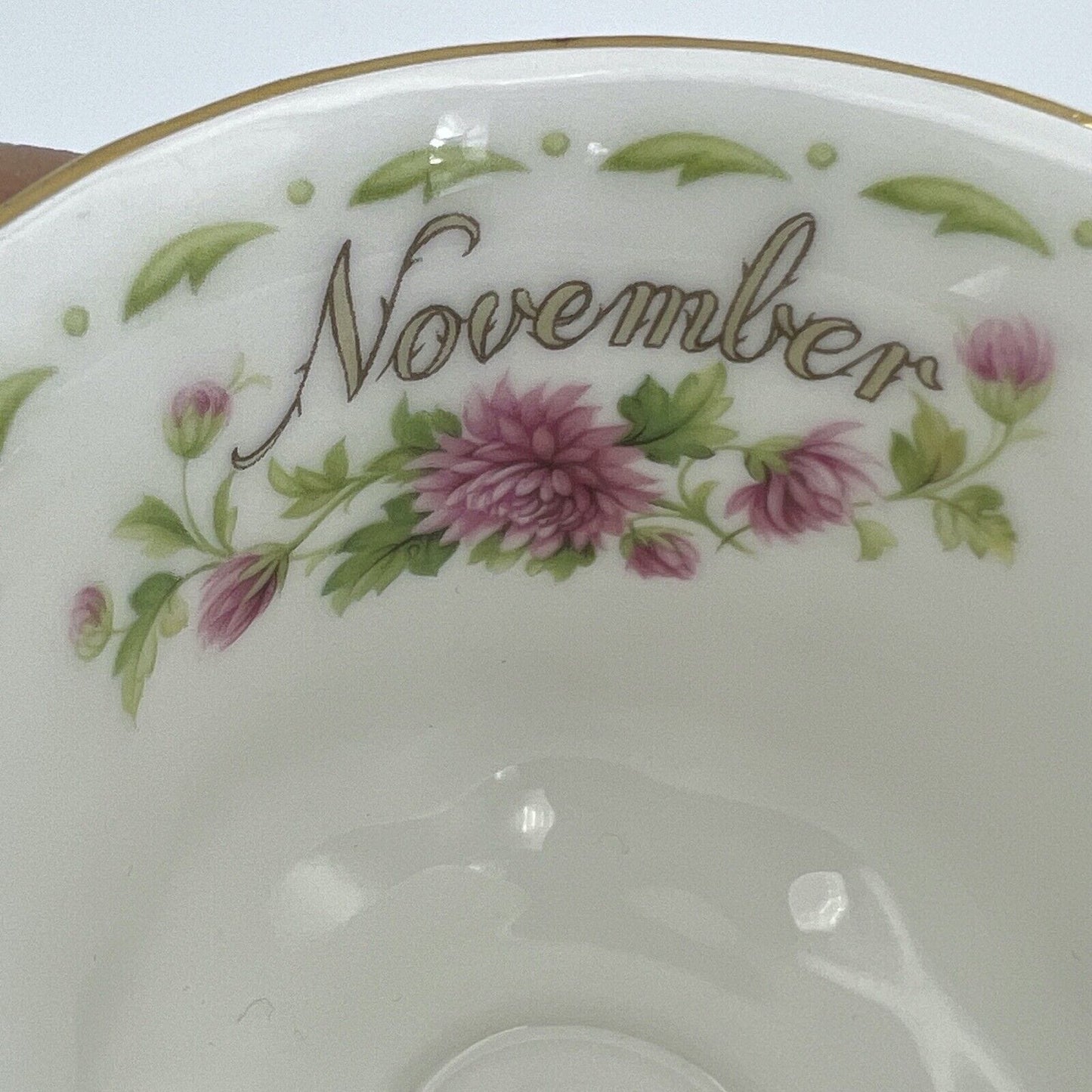 Tazza da caffè in porcellana Royal Albert con mese tazzina inglese Novembre 1970 Categoria Servizio tazze - Tazze