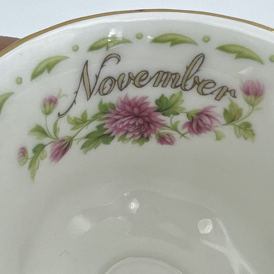 Tazza da caffè in porcellana Royal Albert con mese tazzina inglese Novembre 1970 Categoria  Servizio tazze - Tazze