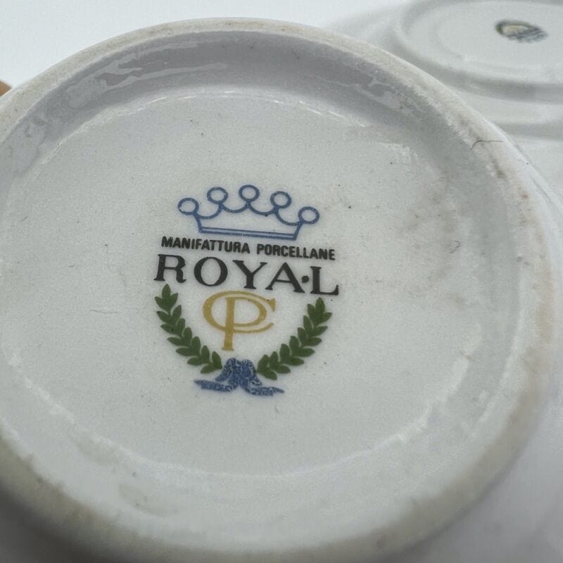 Tazza da tè the antica con piattino in porcellana Royal CP vintage motivo fiori Categoria  Ceramiche e Porcellane