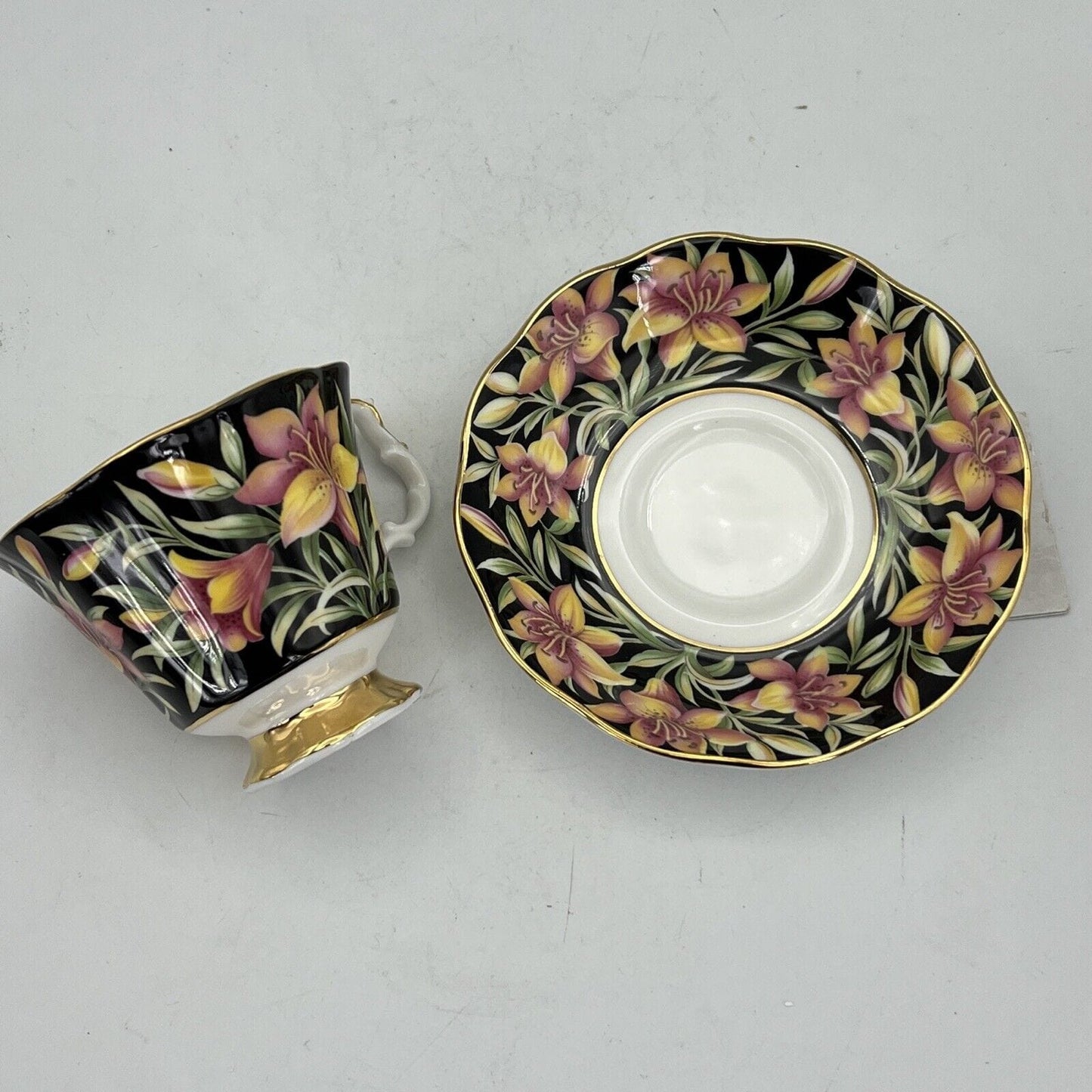 Tazza da tè The in porcellana Nera Royal Albert Provincial Flowers Prairie Lily Categoria  Servizio tazze - Tazze