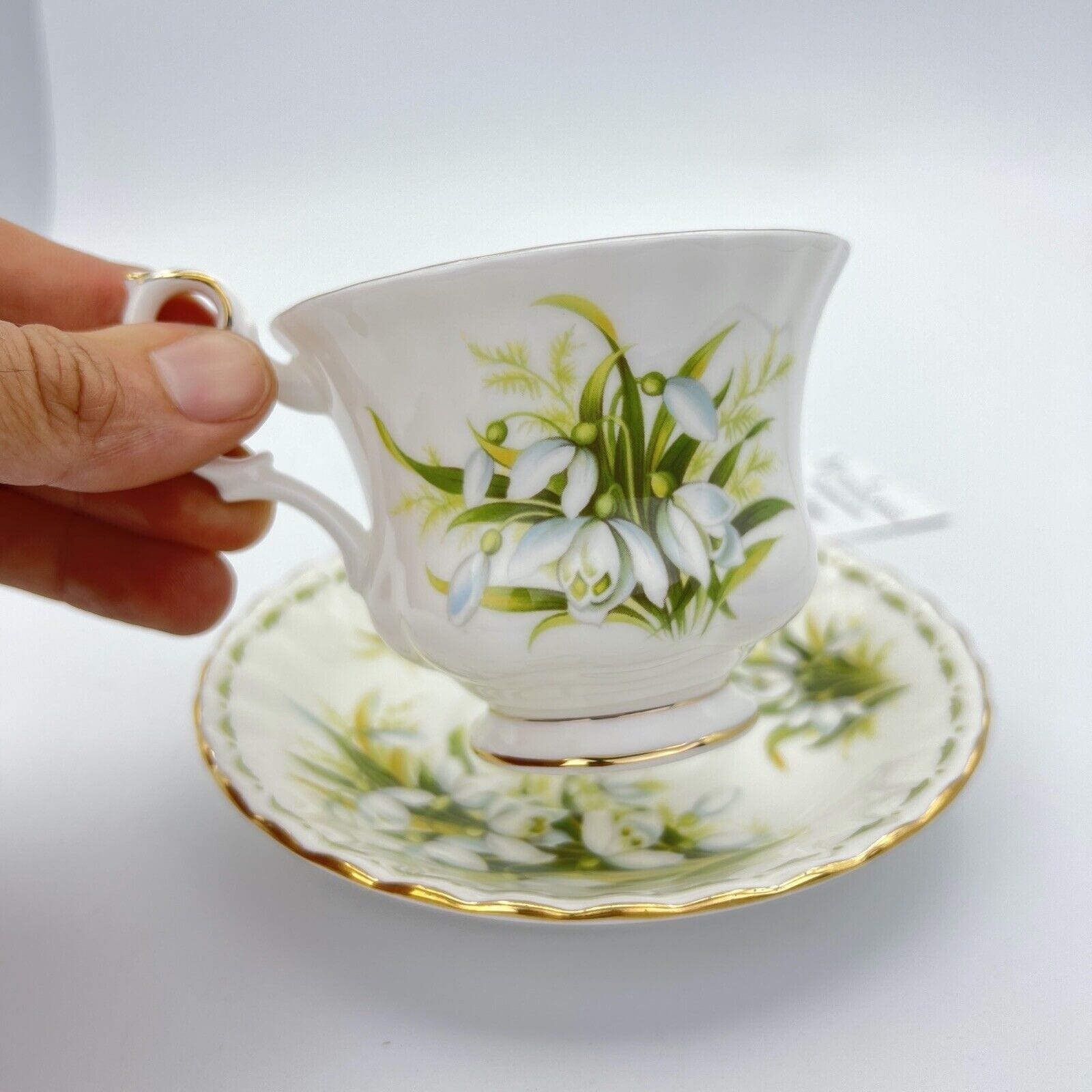 Tazza da tè The in porcellana Royal Albert con mese tazzina inglese GENNAIO 900 Categoria  Servizio tazze - Tazze