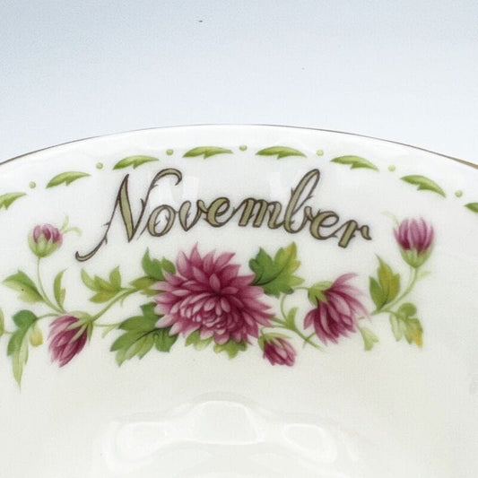 Tazza da tè The in porcellana Royal Albert con mese tazzina inglese Novembre 70 Categoria  Servizio tazze - Tazze