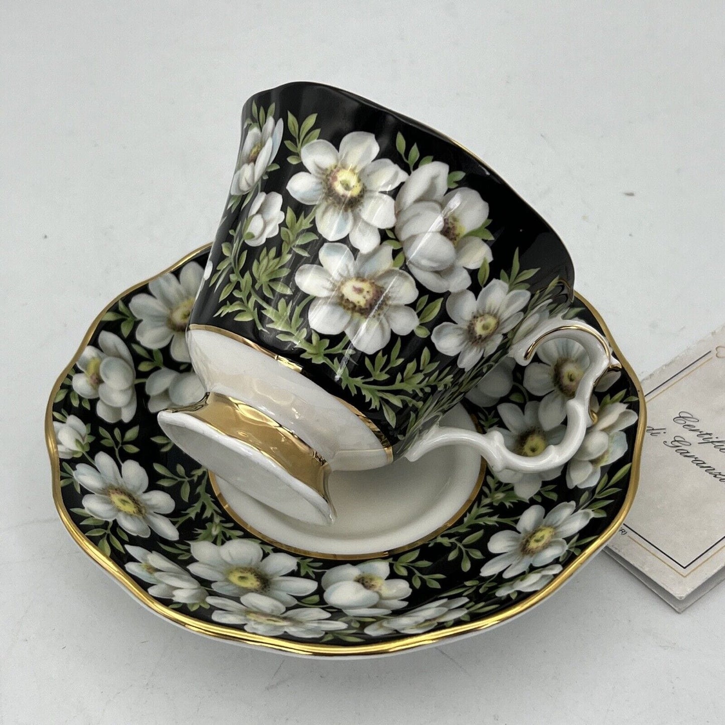 Tazza da tè The in porcellana Royal Albert Provincial Flowers Mountain Avens 900 Categoria  Servizio tazze - Tazze