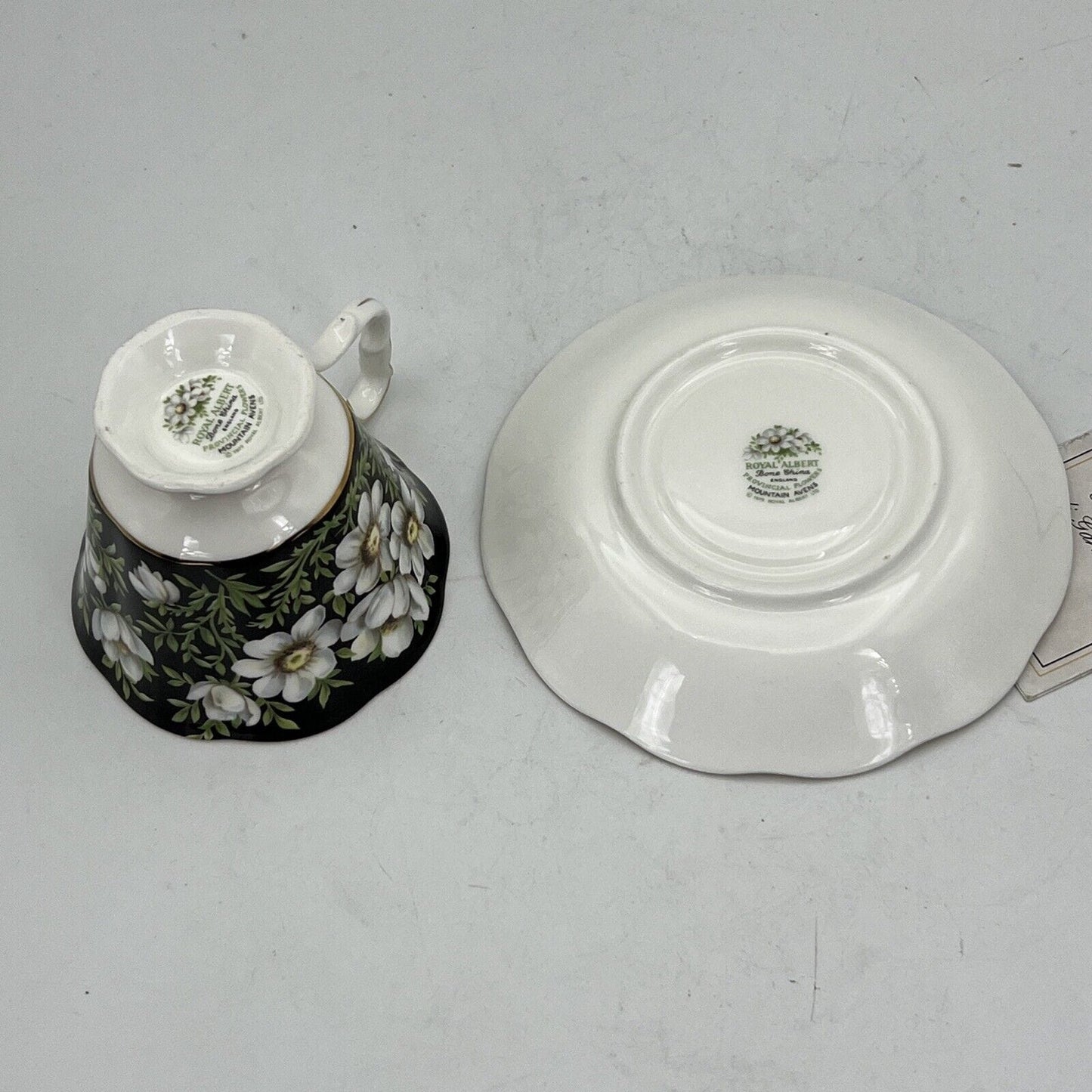 Tazza da tè The in porcellana Royal Albert Provincial Flowers Mountain Avens 900 Categoria  Servizio tazze - Tazze