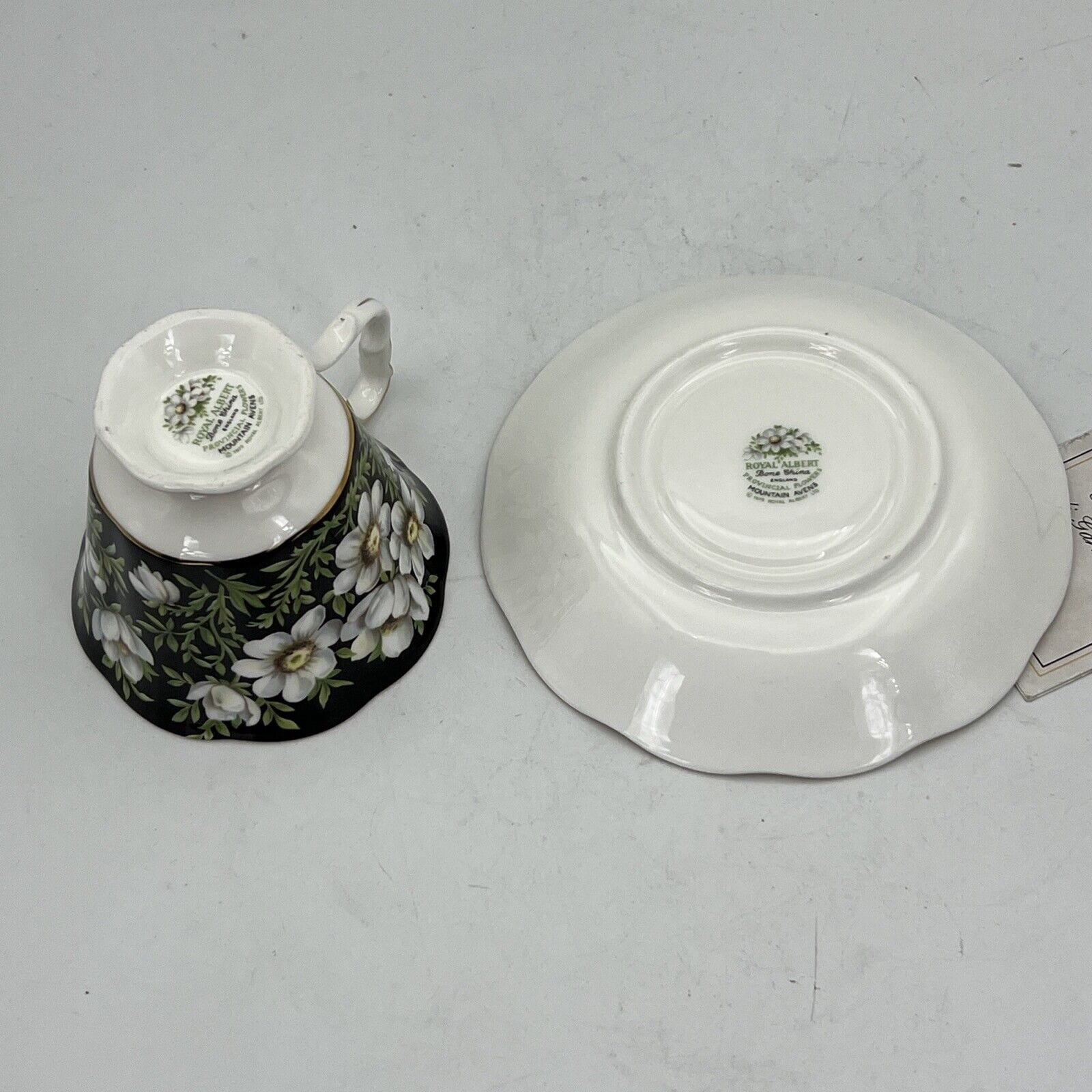 Tazza da tè The in porcellana Royal Albert Provincial Flowers Mountain Avens 900 Categoria  Servizio tazze - Tazze