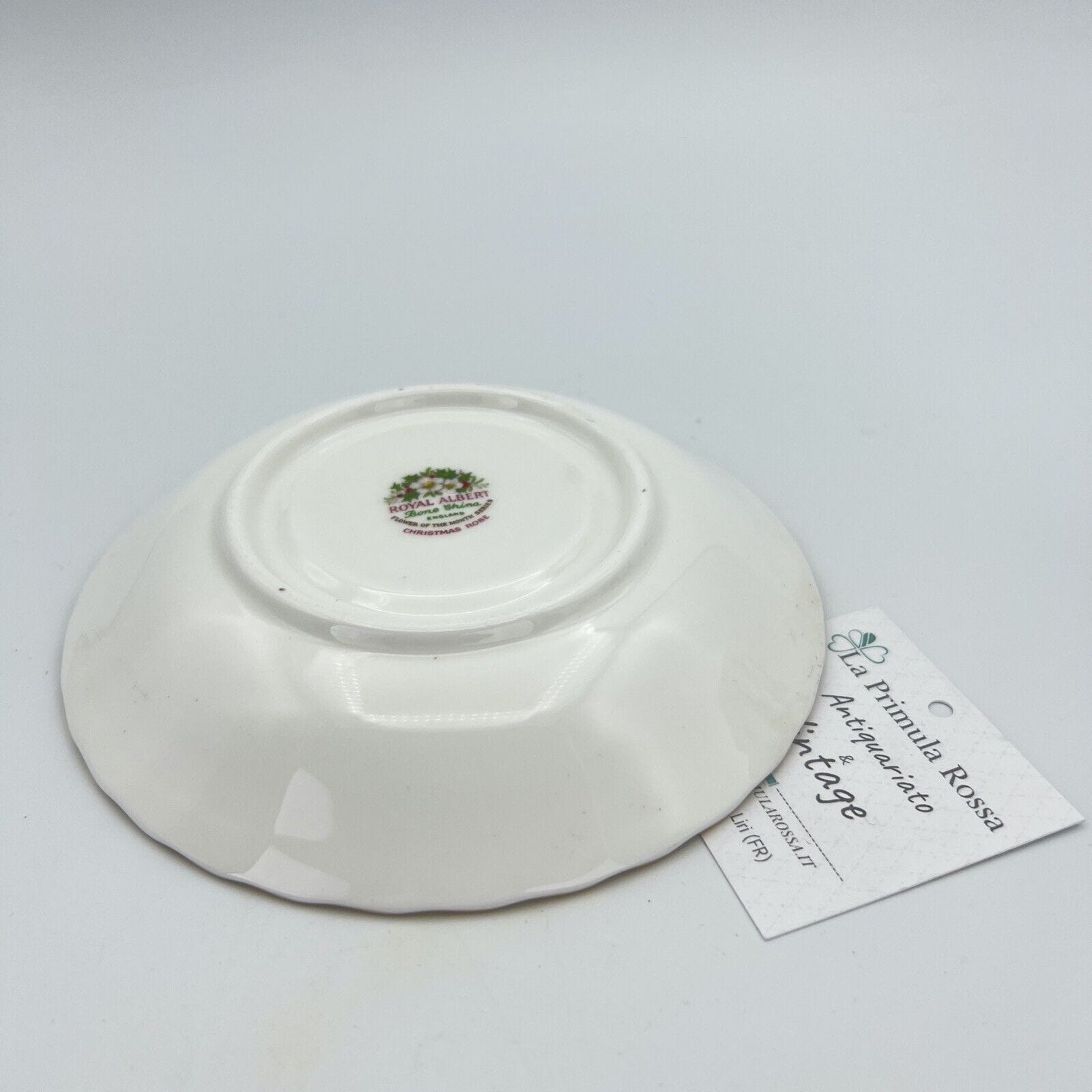 Tazza da tè The TRIO  in porcellana Royal Albert con mese inglese DICEMBRE 1970 Categoria  Servizio tazze - Tazze