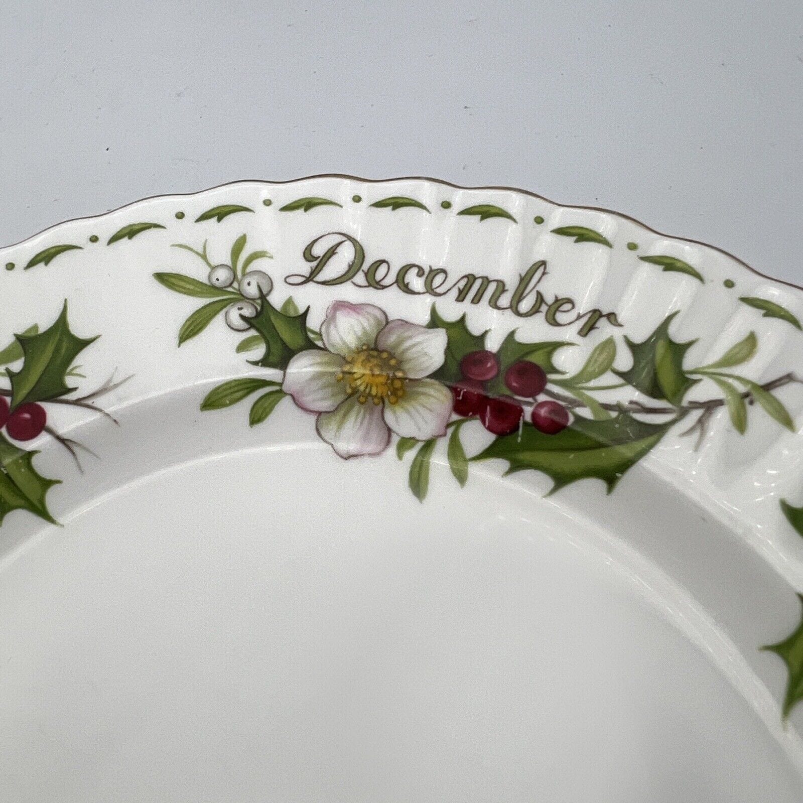 Tazza da tè The TRIO  in porcellana Royal Albert con mese inglese DICEMBRE 1970 Categoria  Servizio tazze - Tazze