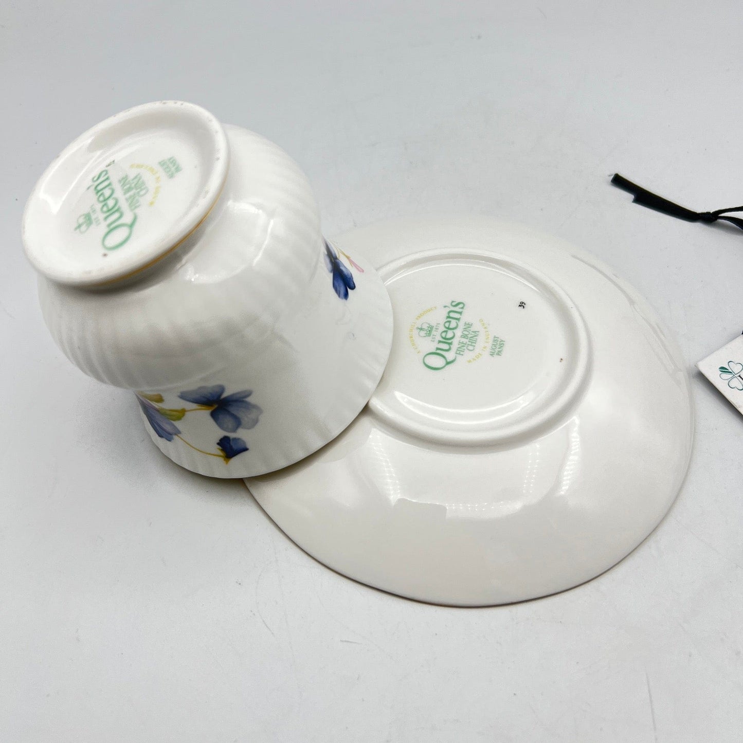 Tazza da the per tè in porcellana Queen's con mese tazzina inglese Agosto 900 Categoria Servizio tazze - Tazze