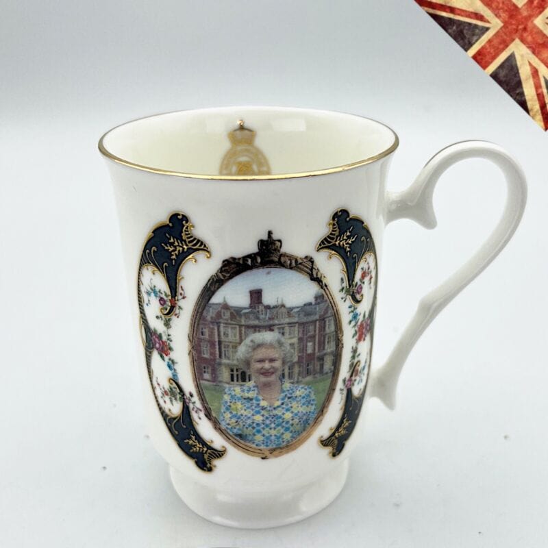 Tazza Mug Inglese da collezione Casa Reale commemorativa Regina Elisabetta II Categoria Boccali