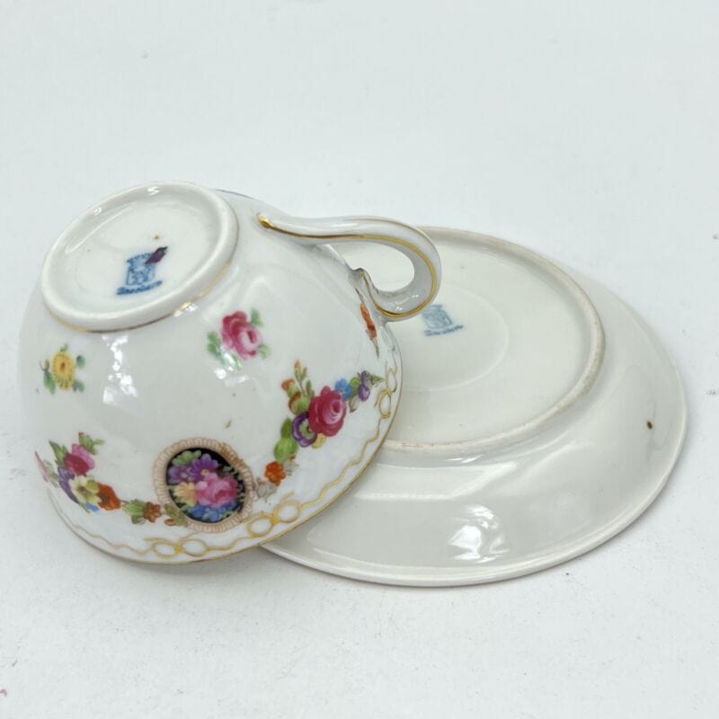 Tazzina da per caffe antico in porcellana Schumann Dresden tazza a fiori e oro Categoria  Servizio tazze - Tazze