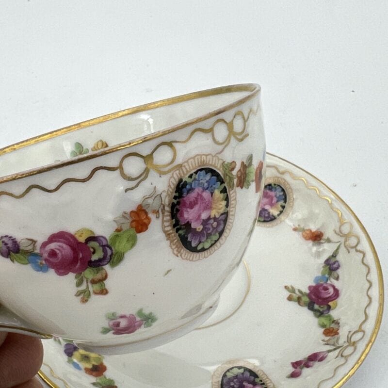 Tazzina da per caffe antico in porcellana Schumann Dresden tazza a fiori e oro Categoria Servizio tazze - Tazze