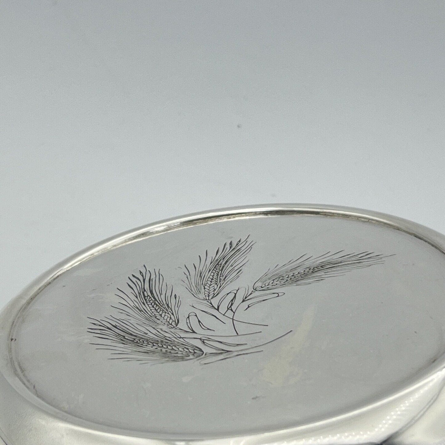 Teca Scatola contenitore eucaristico porta ostie in argento Silver plated patena Categoria Sheffield & Argento