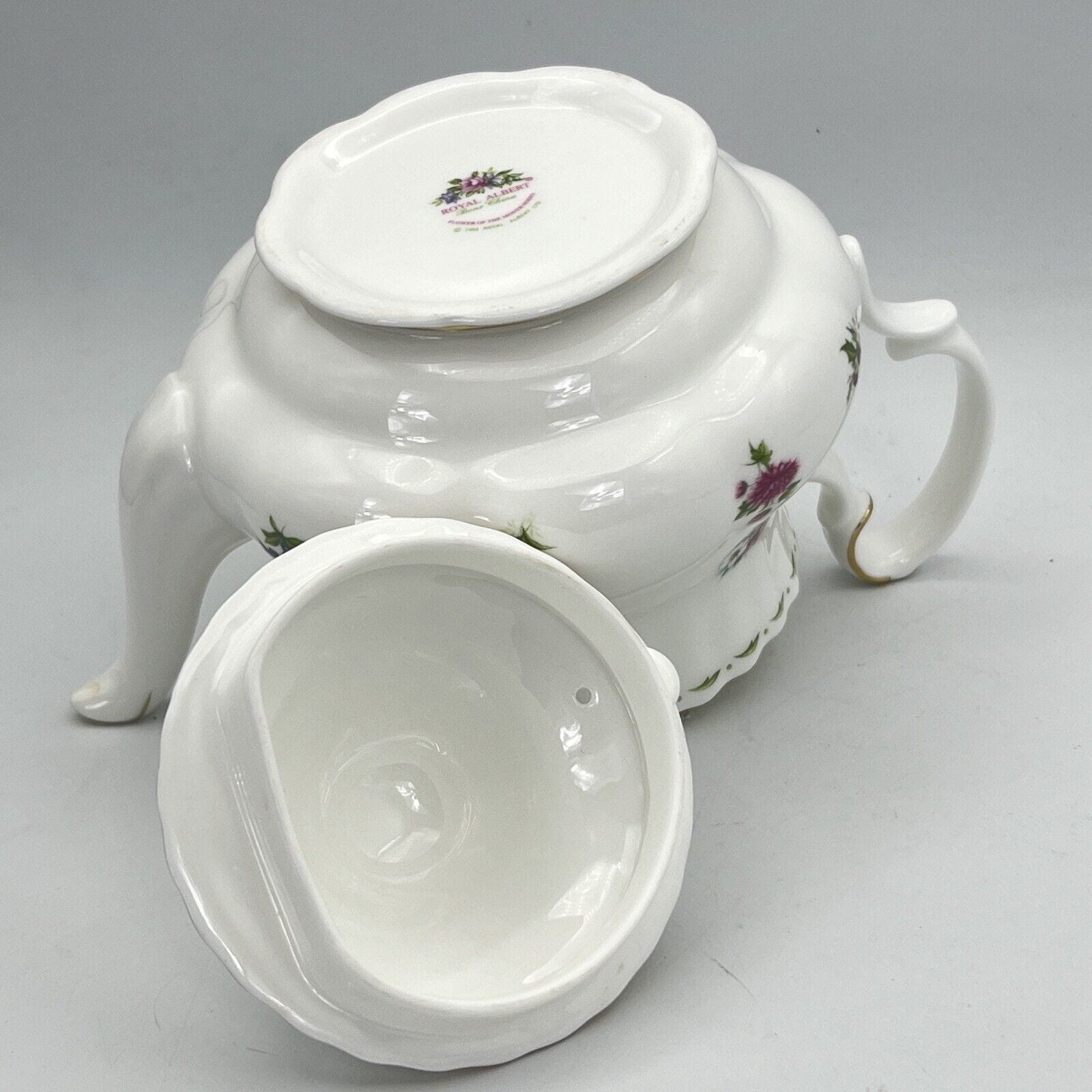 Teiera in porcellana Royal Albert con mesi Flower of the month 1984 servizio the Categoria  Servizio tazze - Tazze