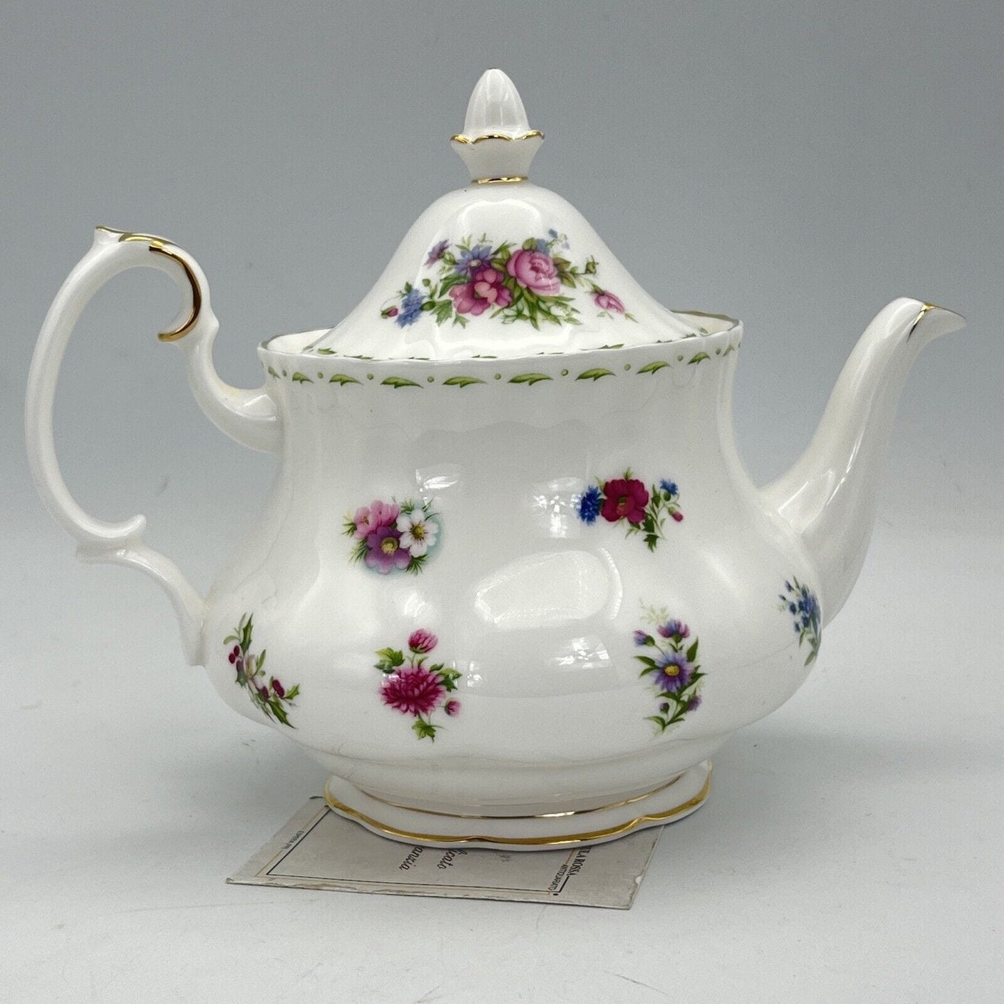 Teiera in porcellana Royal Albert con mesi Flower of the month 1984 servizio the Categoria Servizio tazze - Tazze