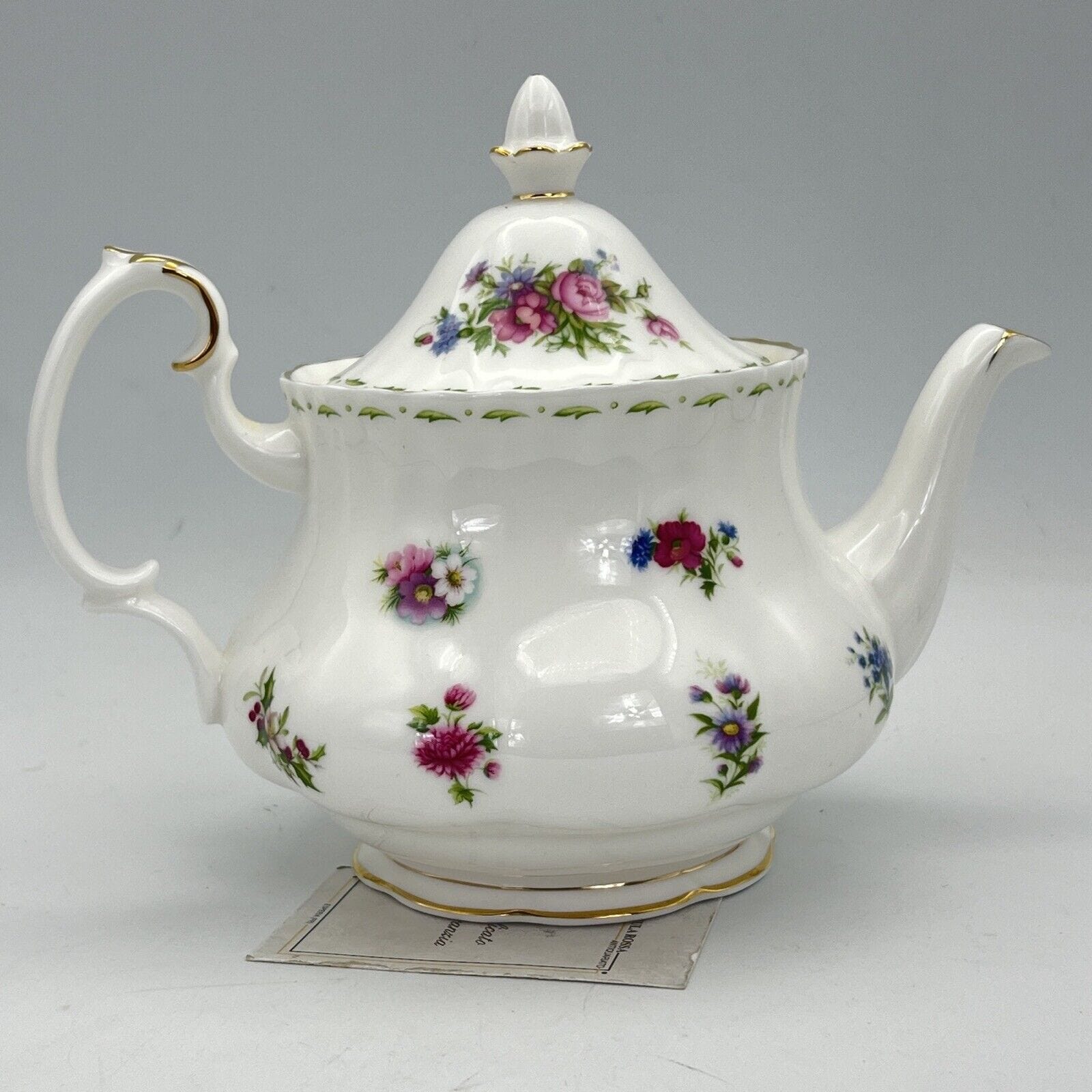Teiera in porcellana Royal Albert con mesi Flower of the month 1984 servizio the Categoria  Servizio tazze - Tazze