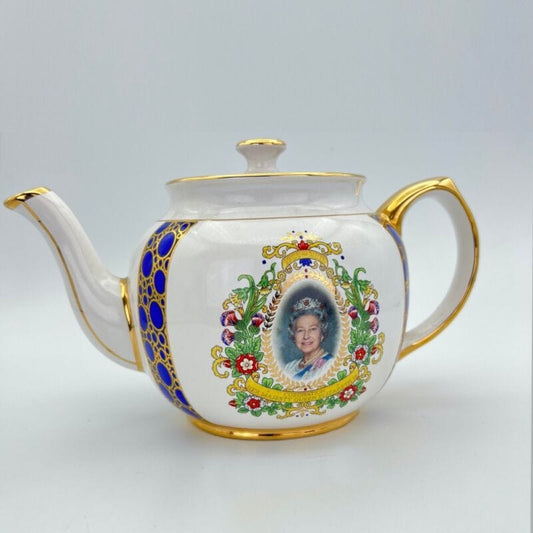 Teiera Vintage in porcellana Inglese Regina Elisabetta Casa Reale commemorativa Categoria  Ceramiche e Porcellane