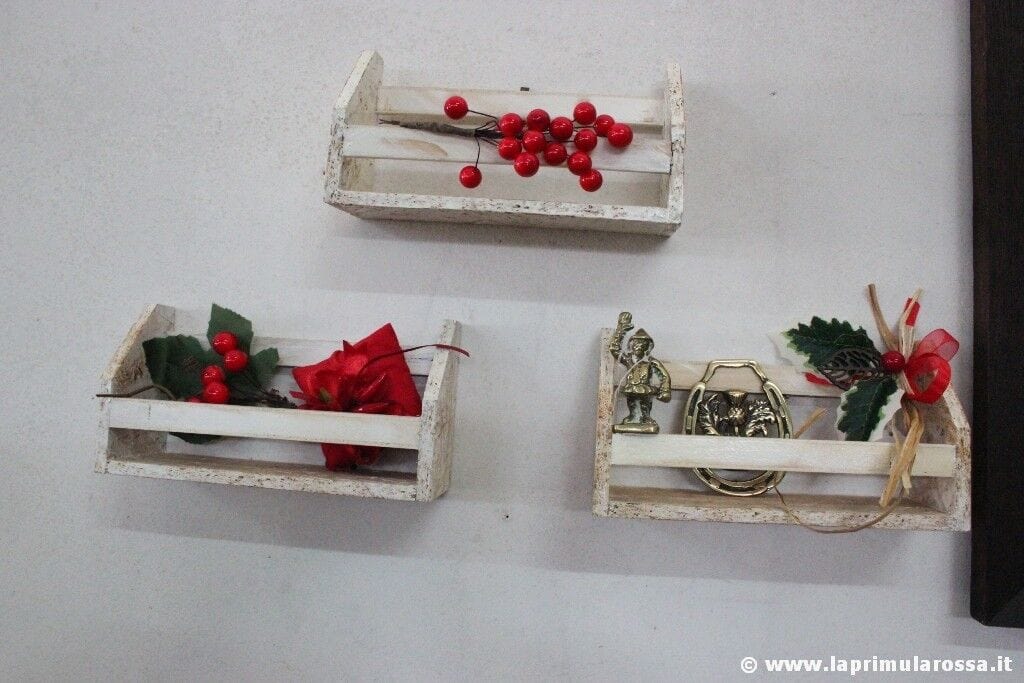 TRE MENSOLINE ARTIGIANALI STILE SHABBY CHIC - MENSOLA - THREE HAND MADE SHELFS Categoria Complementi d'arredo