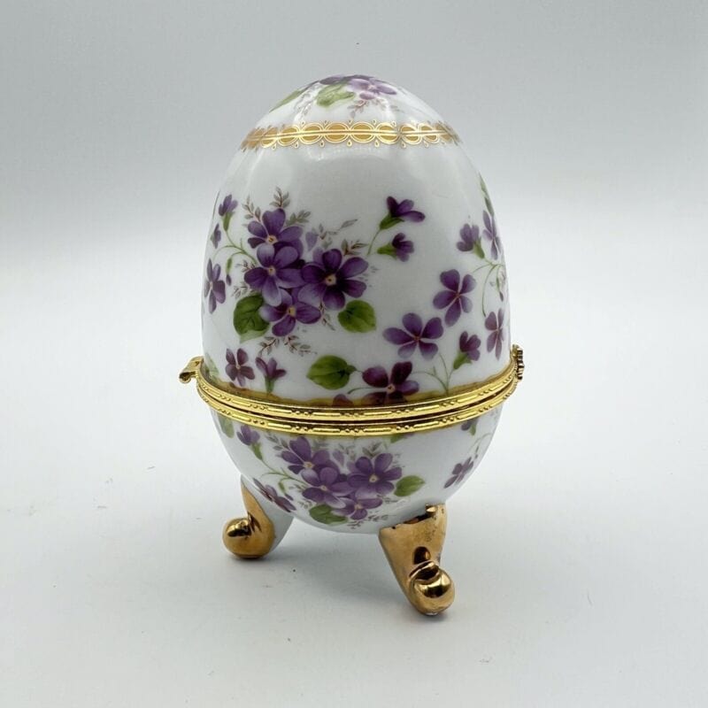 Uovo da Collezione in Porcellana bianca Viole ceramica portagioie stile Faberge' Categoria Altro
