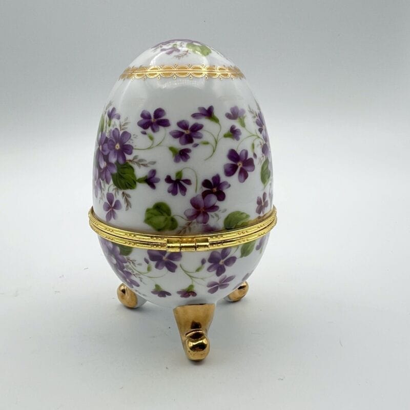 Uovo da Collezione in Porcellana bianca Viole ceramica portagioie stile Faberge' Categoria Altro