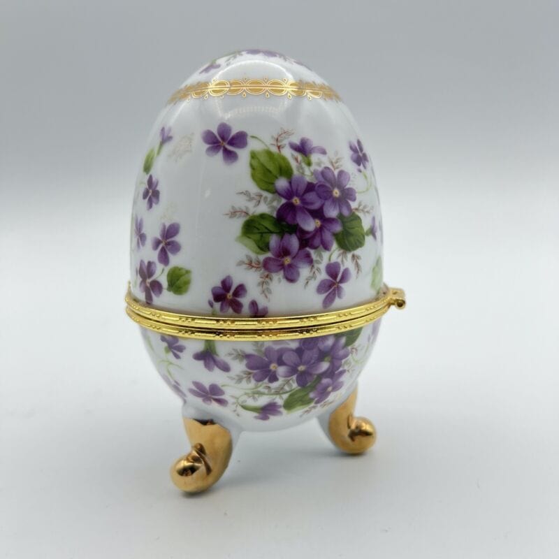 Uovo da Collezione in Porcellana bianca Viole ceramica portagioie stile Faberge' Categoria Altro