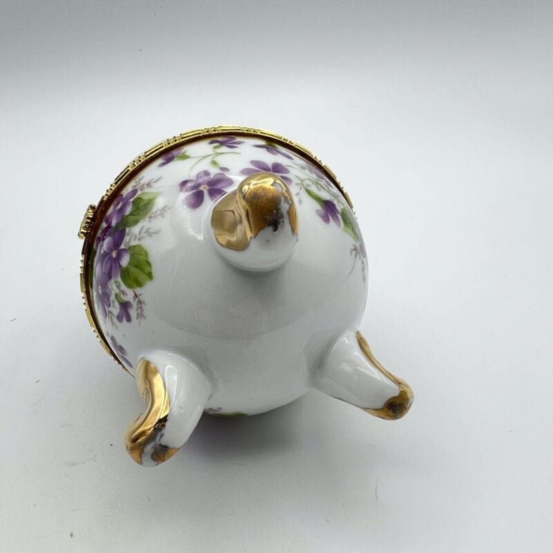 Uovo da Collezione in Porcellana bianca Viole ceramica portagioie stile Faberge' Categoria Altro