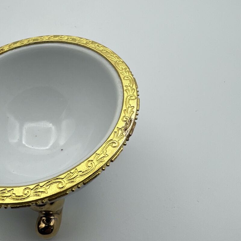 Uovo da Collezione in Porcellana bianca Viole ceramica portagioie stile Faberge' Categoria Altro