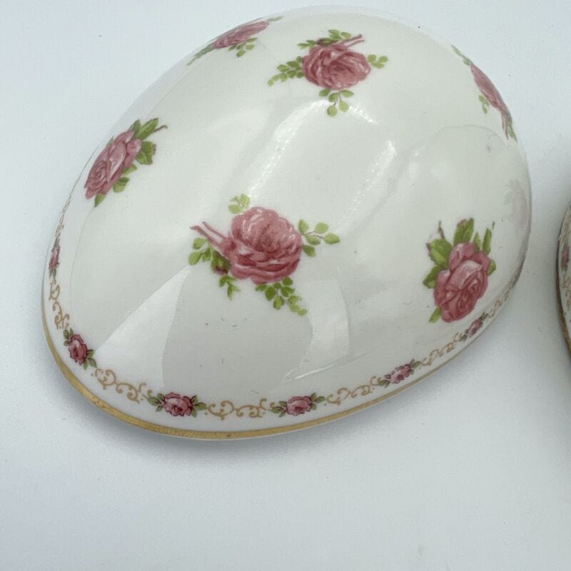 Uovo da collezione vintage in porcellana Limoges scatola portagioie anni 50 Rose Categoria  Ceramiche e Porcellane