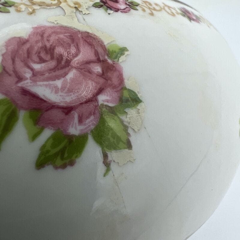 Uovo da collezione vintage in porcellana Limoges scatola portagioie anni 50 Rose Categoria Ceramiche e Porcellane