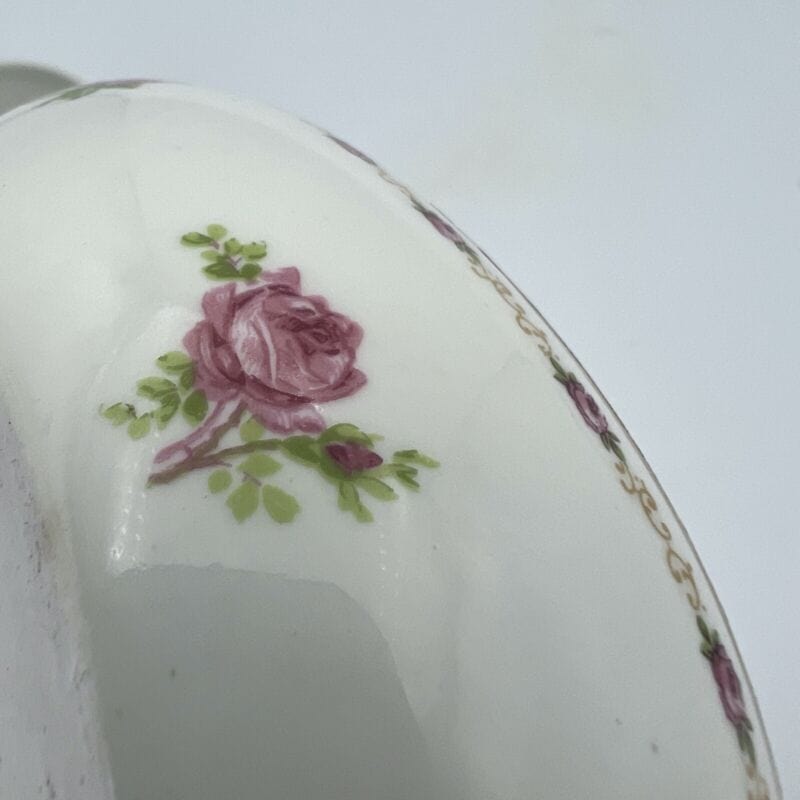 Uovo da collezione vintage in porcellana Limoges scatola portagioie anni 50 Rose Categoria Ceramiche e Porcellane