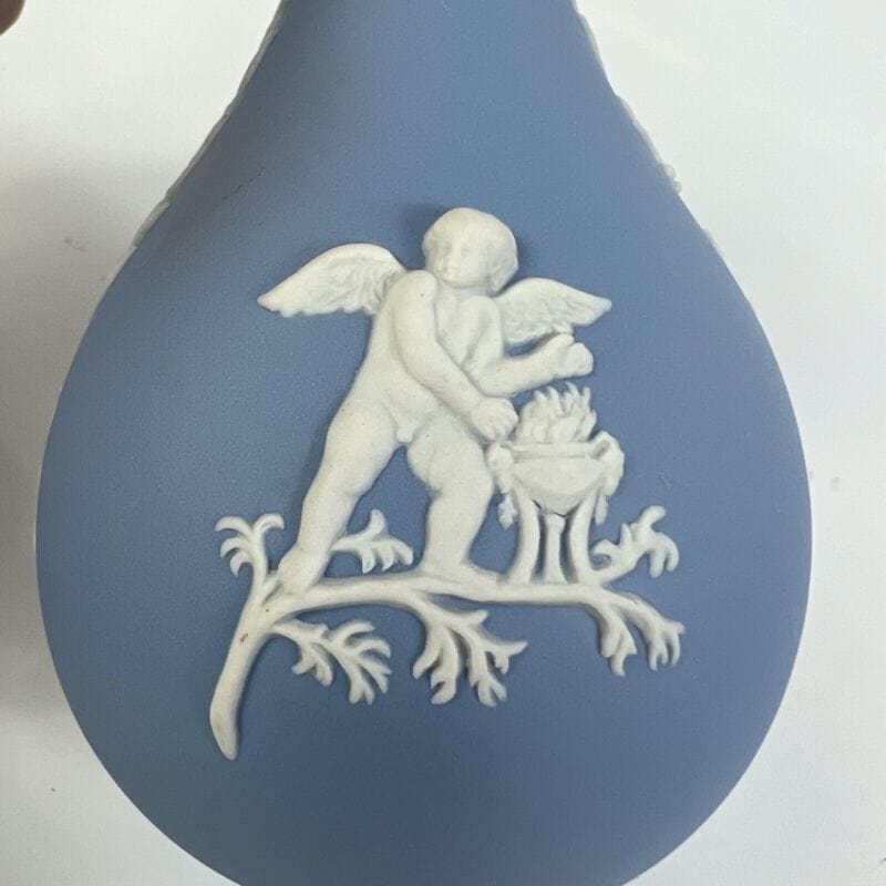Vasetto in porcellana Wedgwood Celeste Vaso Vintage inglese cherubini angeli 900 Categoria  Ceramiche e Porcellane
