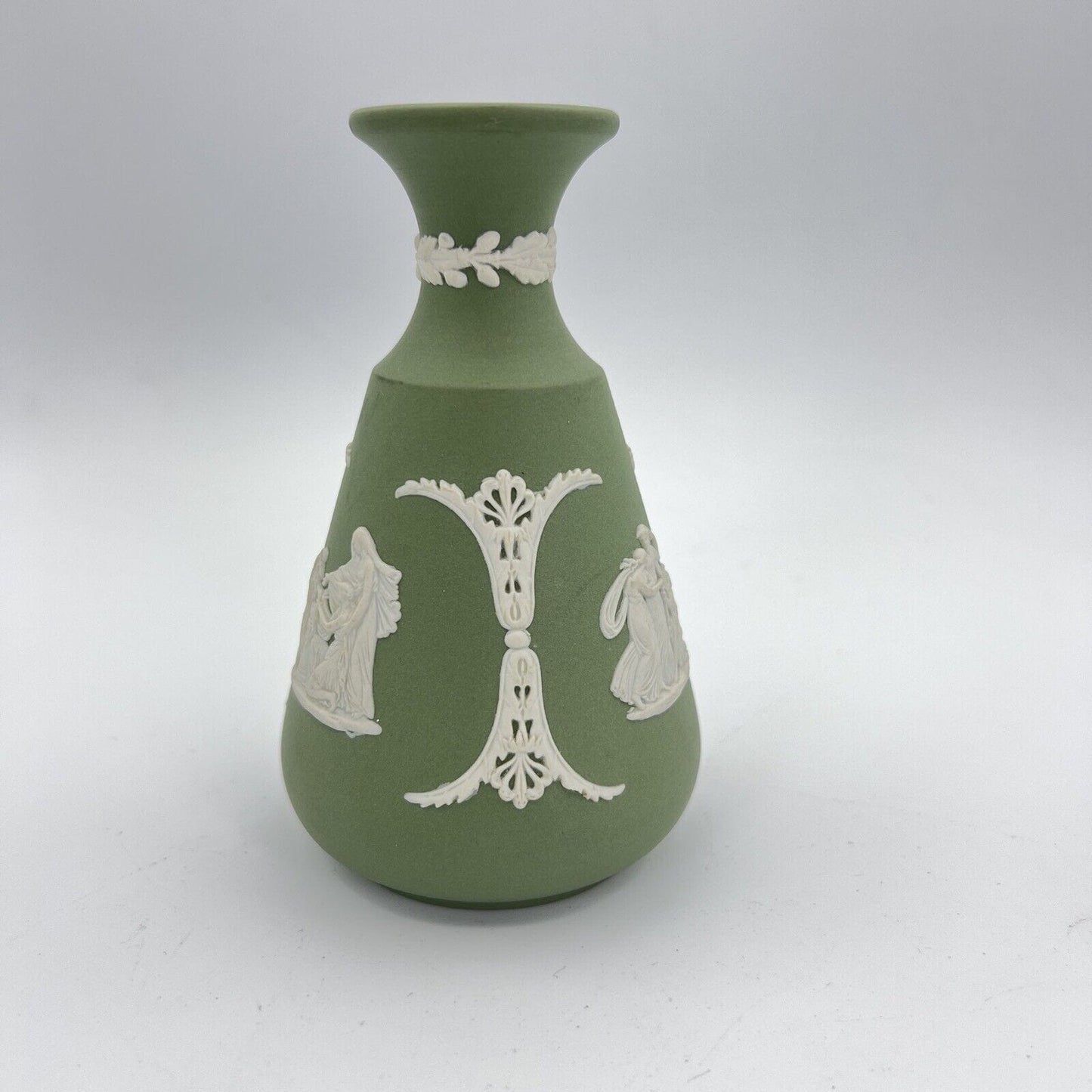 Vasetto in porcellana Wedgwood Verde Salvia Vaso Vintage inglese 900 neoclassico Categoria Vasi e Portafiori