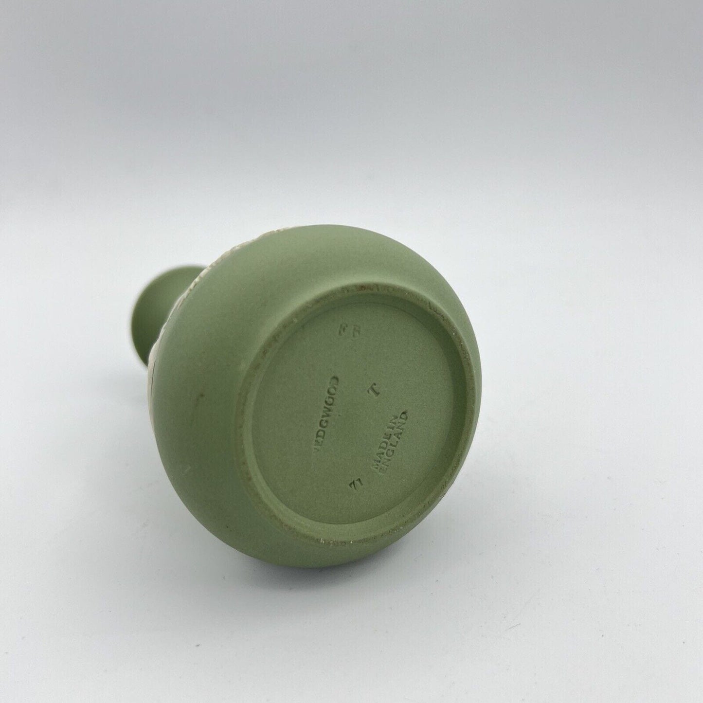 Vasetto in porcellana Wedgwood Verde Salvia Vaso Vintage inglese 900 neoclassico Categoria Vasi e Portafiori