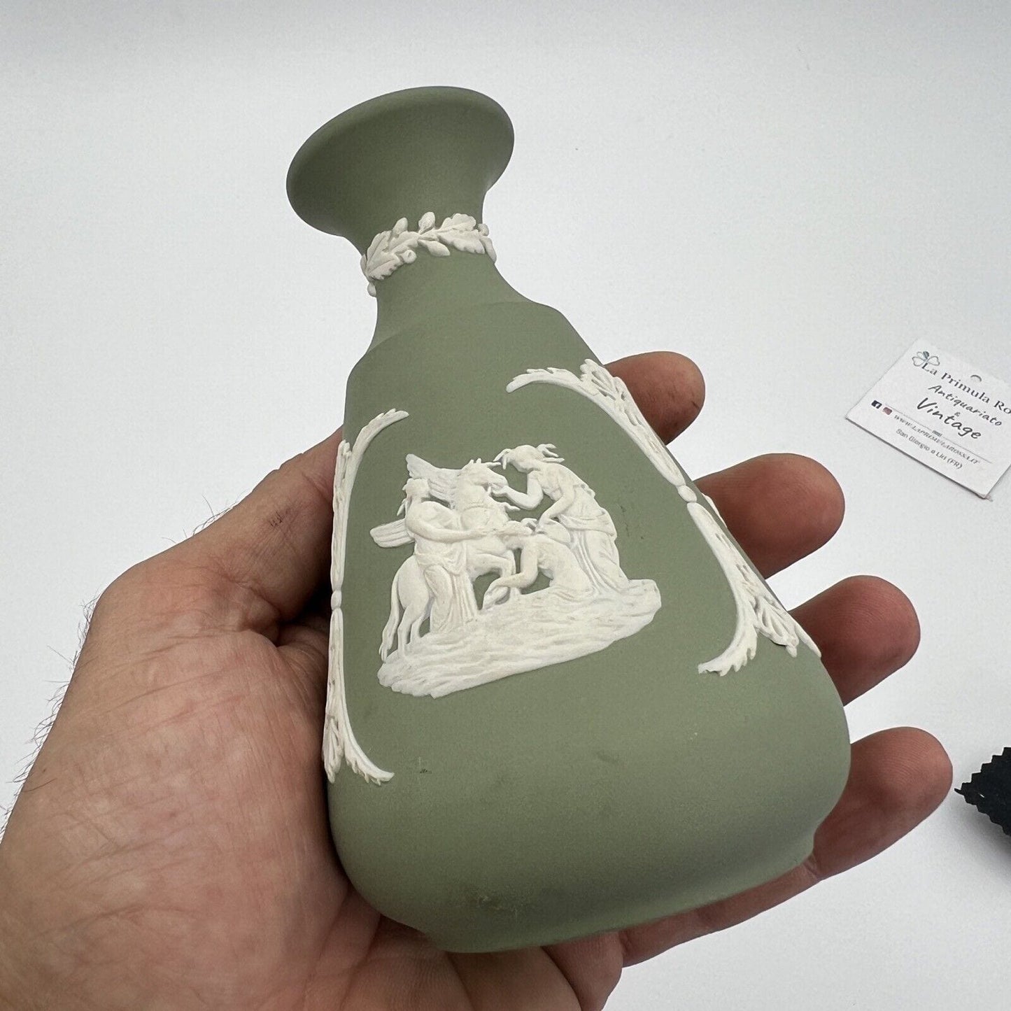 Vasetto in porcellana Wedgwood Verde Salvia Vaso Vintage inglese 900 neoclassico Categoria Vasi e Portafiori