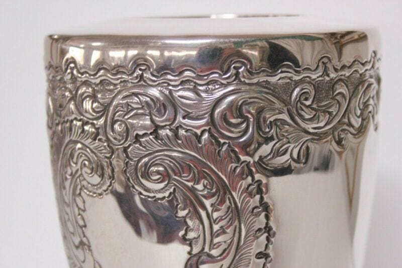 Vaso in argento sheffield stile portafiori in silverplate cesellato punzonato Categoria Sheffield & Argento