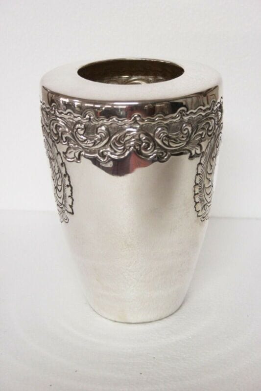 Vaso in argento sheffield stile portafiori in silverplate cesellato punzonato Categoria Sheffield & Argento