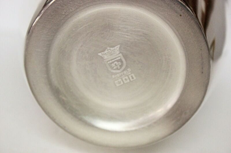 Vaso in argento sheffield stile portafiori in silverplate cesellato punzonato Categoria Sheffield & Argento