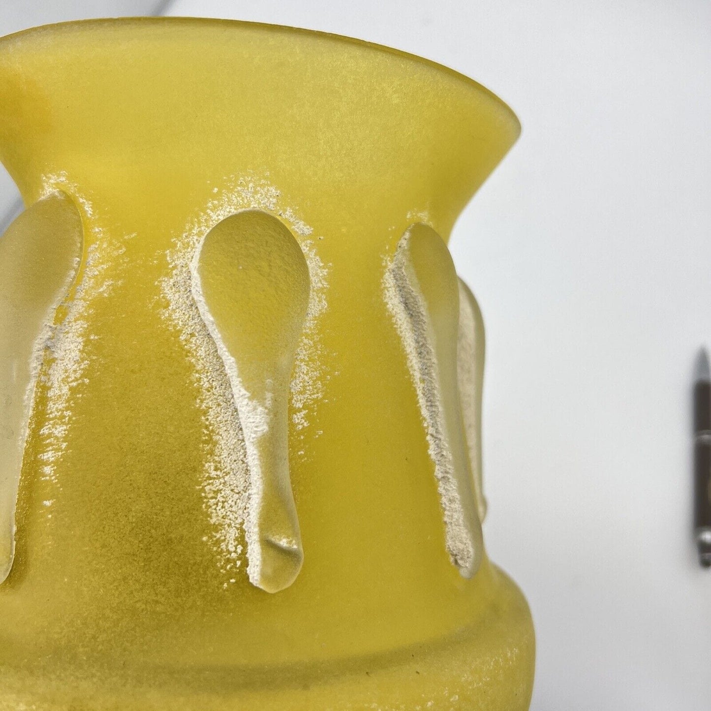 Vaso in Vetro soffiato Giallo anni 80 di Design Modernariato Vintage porta fiori Categoria Vetri e Cristalli