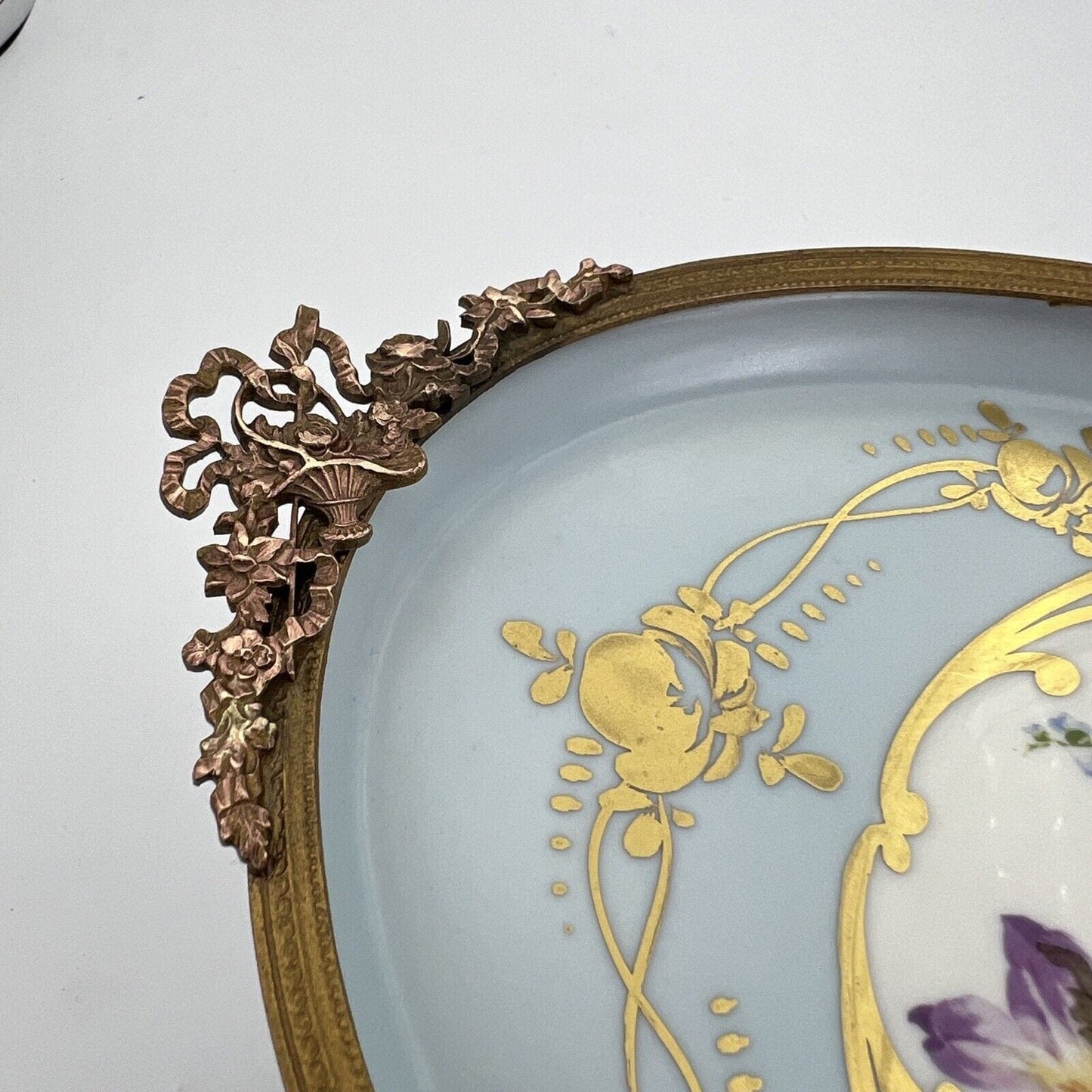 Vassoietto piatto vassoio vintage antico in porcellana Limoges e ottone fiori Categoria Piatti Vassoio